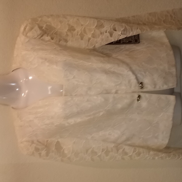 Patra 2 Piece Cream Lace Suit - Picture 8 of 15